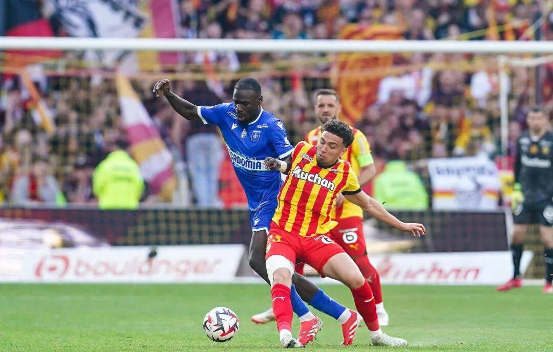 今晚尼斯备战法甲；豪取连胜细节曝光；管理层满意；更衣室氛围转暖 