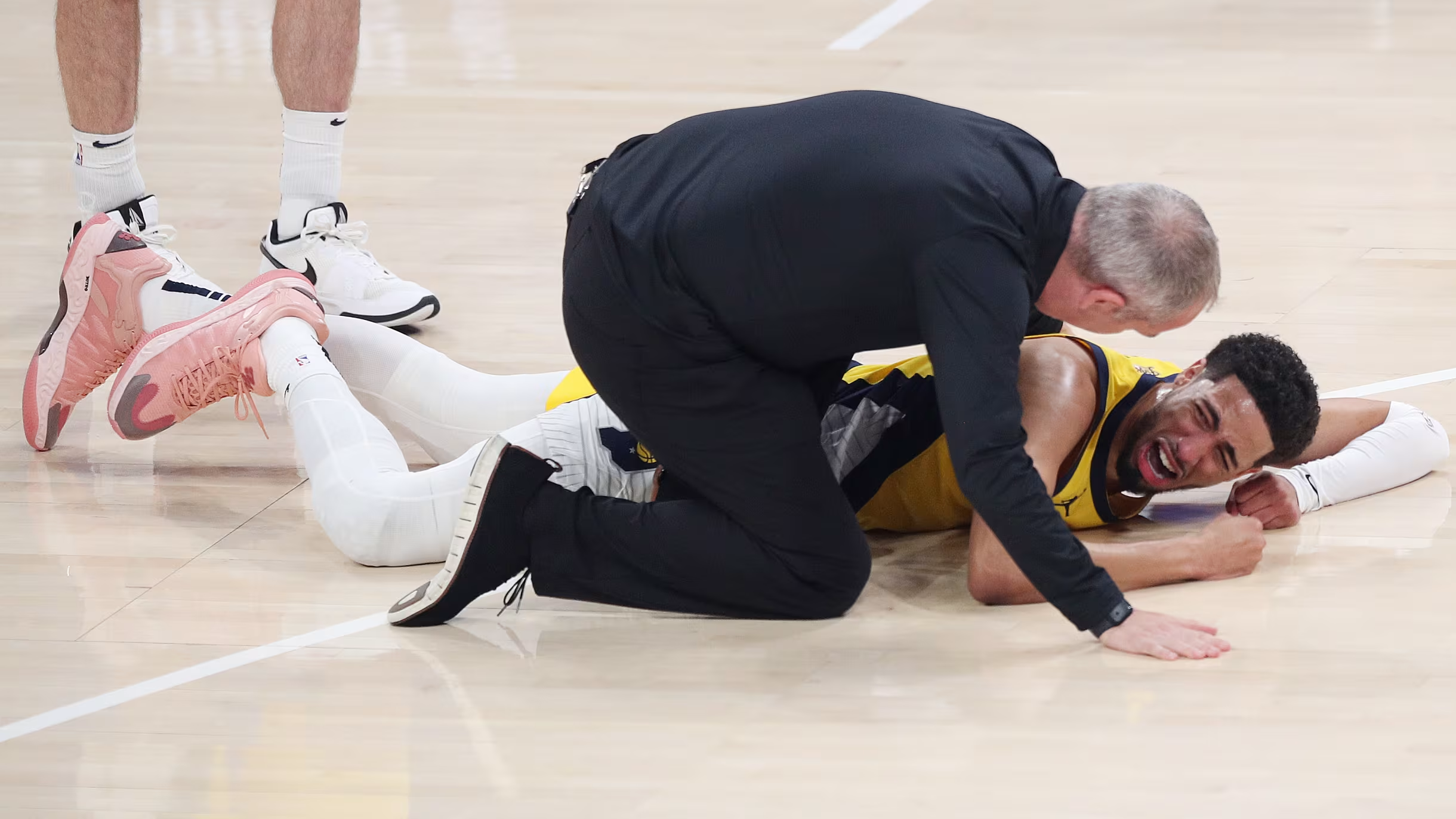 赛后俄克拉荷马雷霆备战德甲，队长鼓劲细节曝光，态度坚定，控场能力受关注 