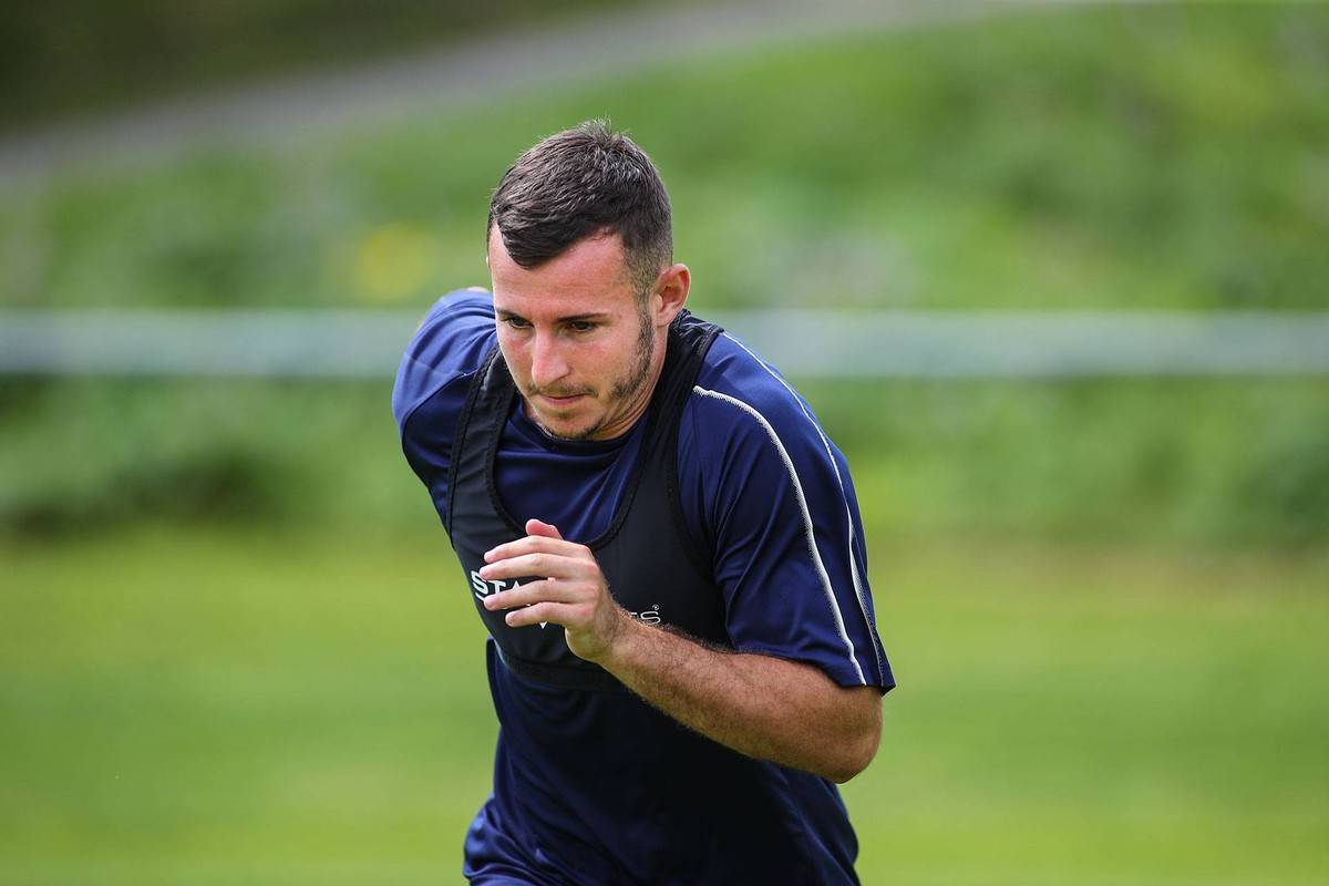 关于法国杯国际比赛日再迎强敌；山东泰山再遭质疑；主帅态度——质疑声仍在；临场指挥获称赞的信息