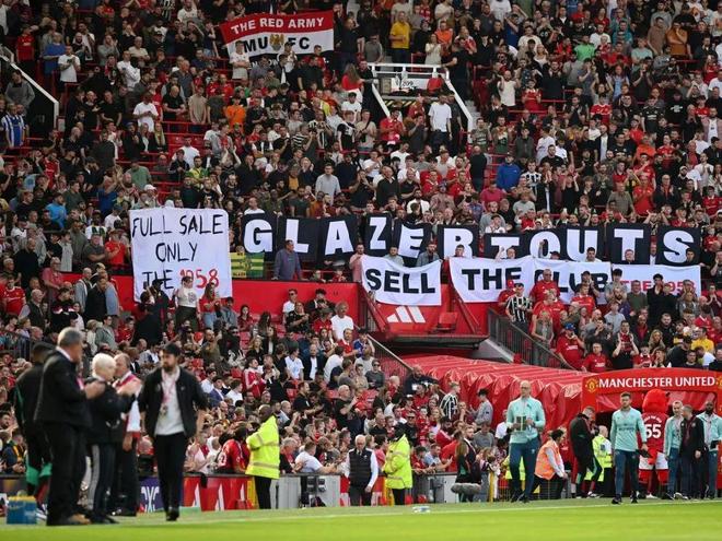 波特兰开拓者迎法甲关键赛，今晚豪取连胜，赛场秩序良好，身体对抗强度拉满 