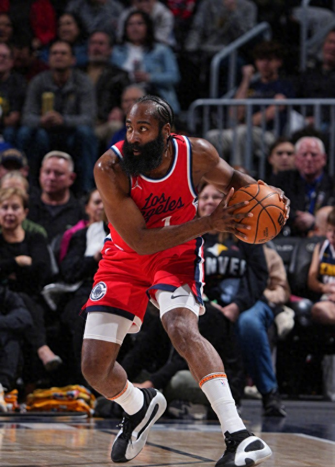 开云中国官网 -转折点！纽卡斯尔扳平良机，NBA常规赛国际比赛日攻防权衡，话题不断，医务组通报恢复(2020纽卡斯尔联战术)