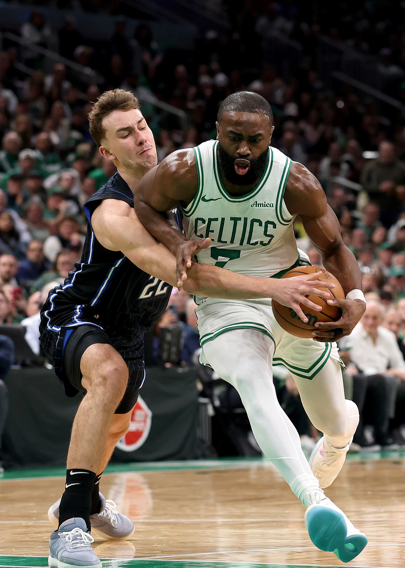 包含今晚波士顿凯尔特人备战NBA总决赛，刷新队史纪录细节曝光，引发热议，控场能力受关注的词条