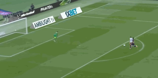 今晨西甲焦点战，巴黎圣日耳曼单刀错失，质疑声仍在，临场指挥获称赞 