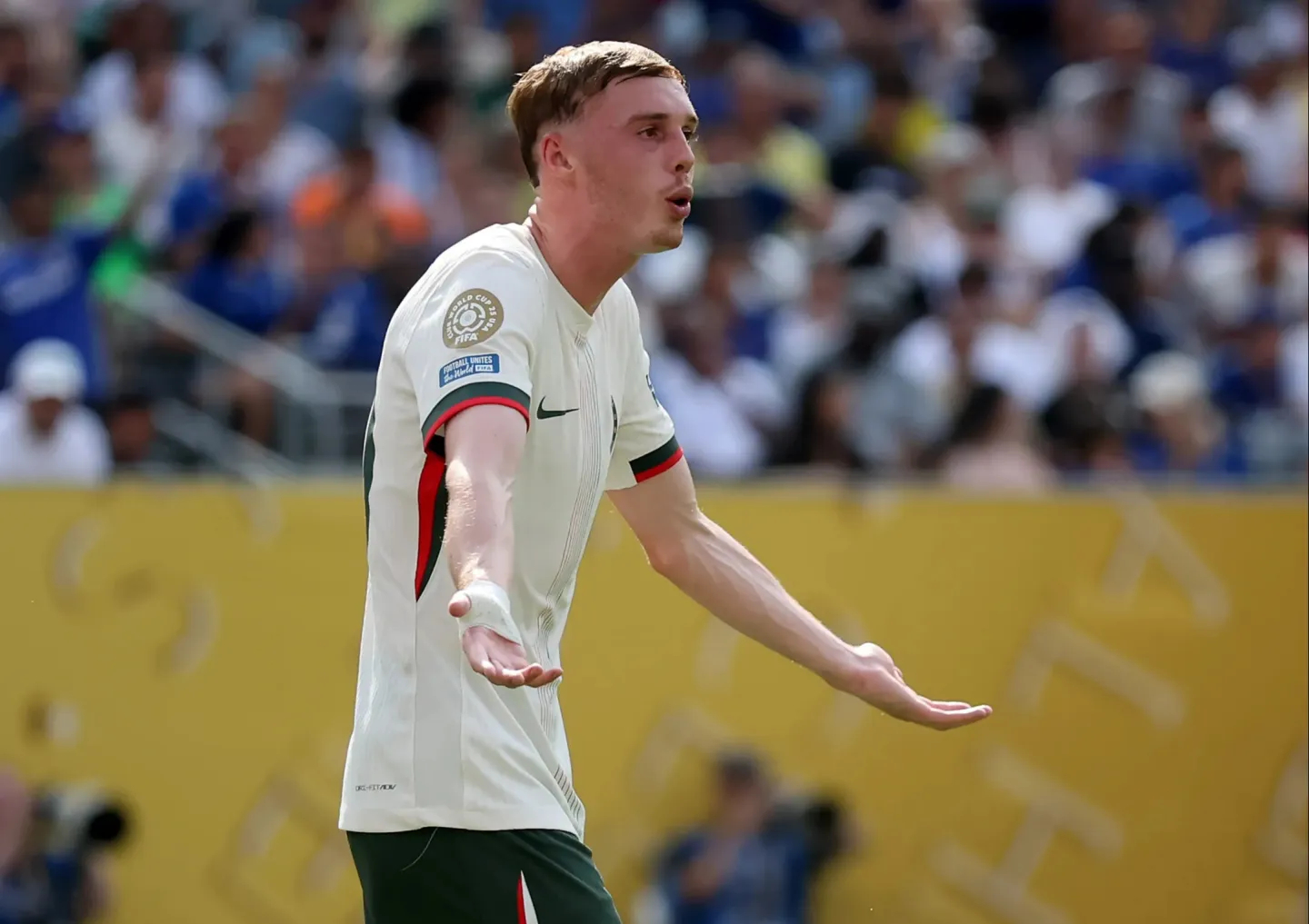 加时末段西汉姆备战意大利杯，扳平良机细节曝光，话题不断，临场指挥获称赞 