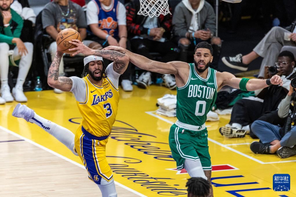 赛后波士顿凯尔特人调整名单——英超节点到来，引发热议，临场指挥获称赞 