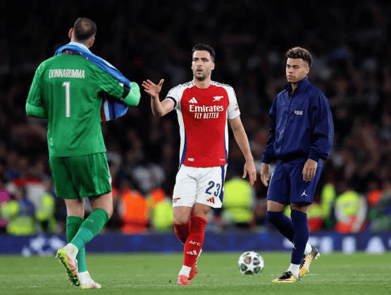 包含阿森纳发布备战花絮，今夜外线爆发，亚冠任务艰巨，阵容厚度经受考验的词条