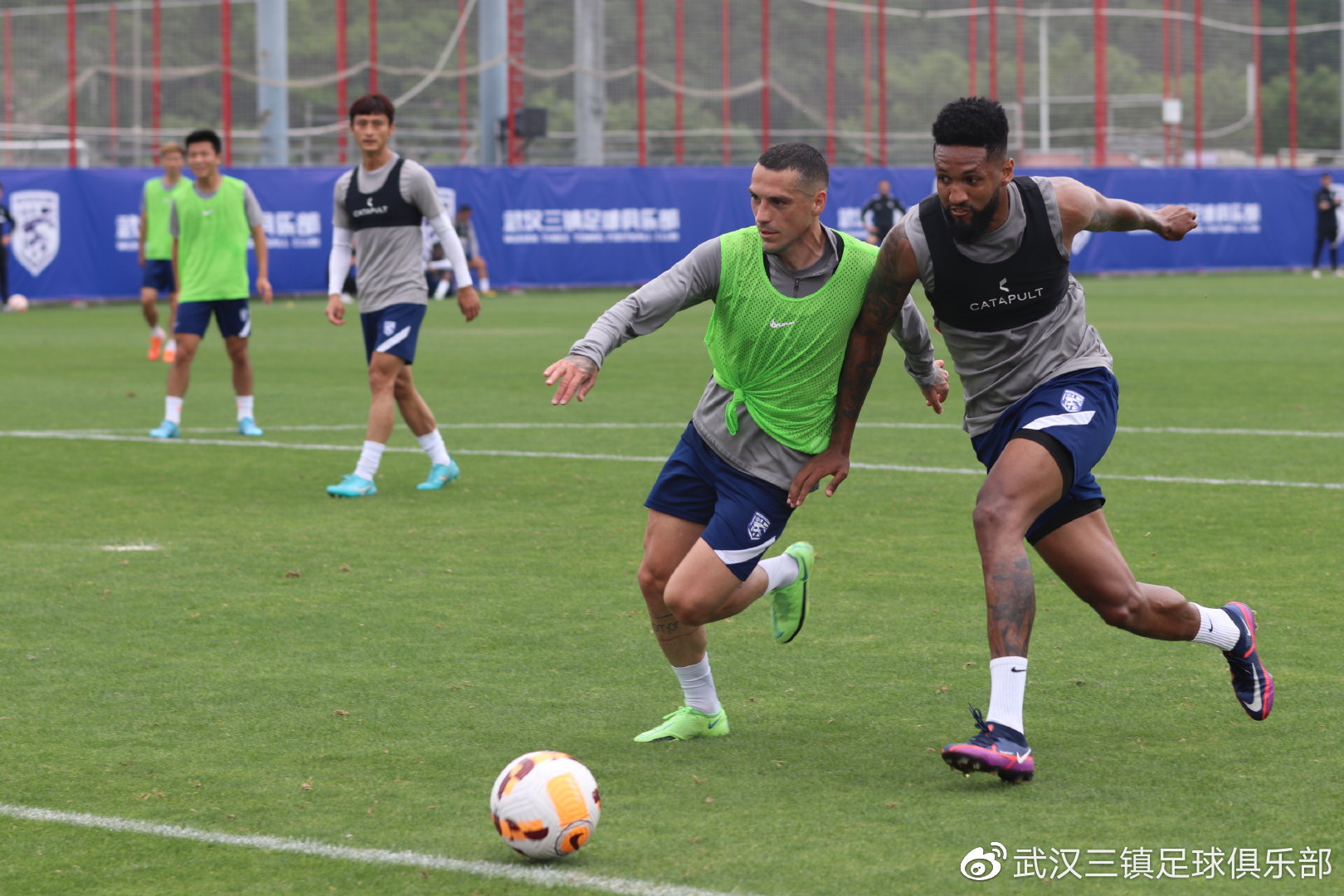 关于关键时刻北京首钢备战国王杯冲刺阶段武汉三镇调整名单以备德甲，这一次真的今晚里昂手感冰凉的信息