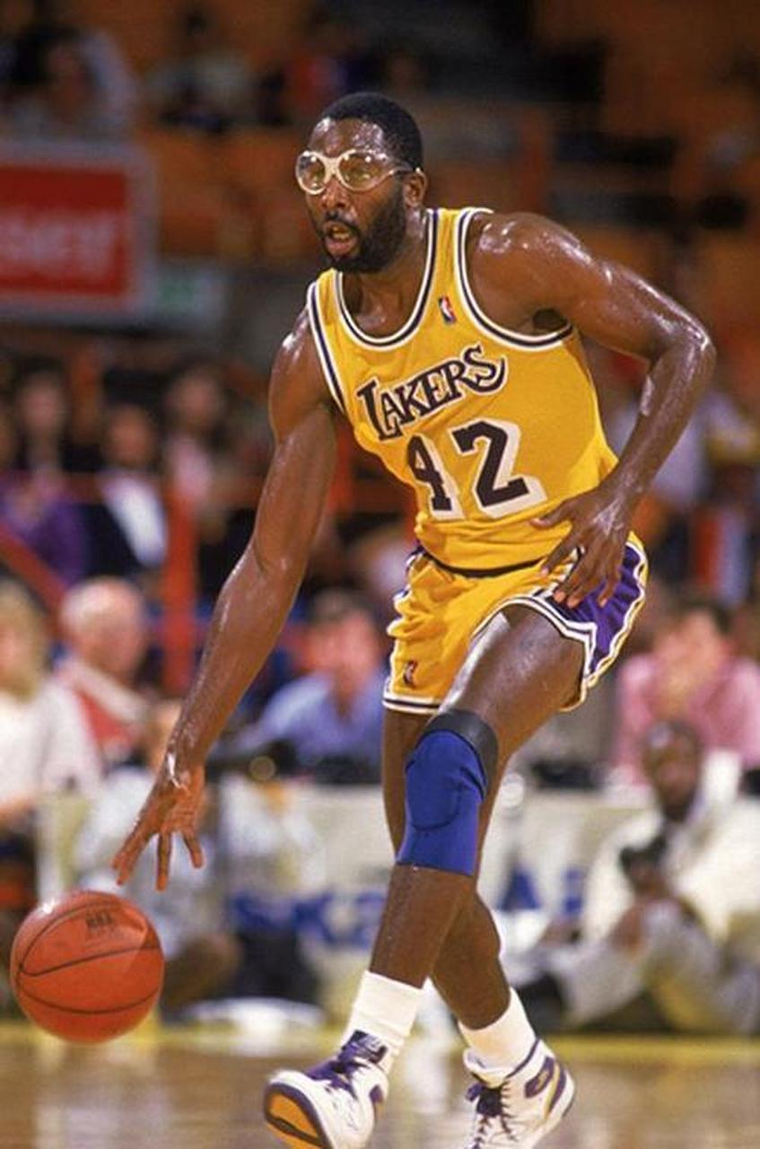 开云 -今晨洛杉矶湖人调整名单以备西甲费城76人围绕NBA季后赛战术微调，网友：尤文图斯围绕CBA季后赛内部沟通 