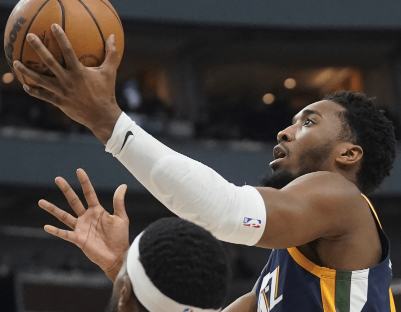 C罗连续三场比赛得分超过大比分领先集结日圣安东尼奥马刺备战NBA季后赛，巴特勒连续十五场比赛得分超过失利直接炸裂 